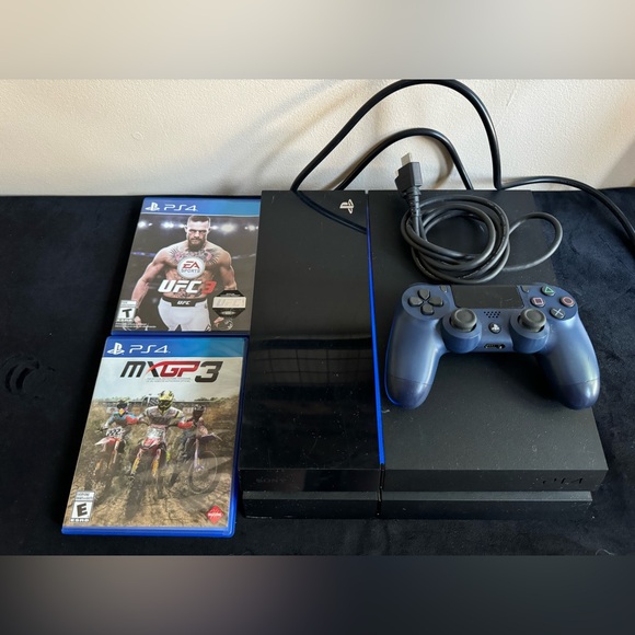 Sony PlayStation 4Console -‎ Black - Controller & 2 Games & HDMI